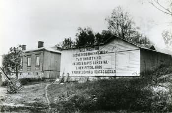 1848 m. Lindstrom įsikuria